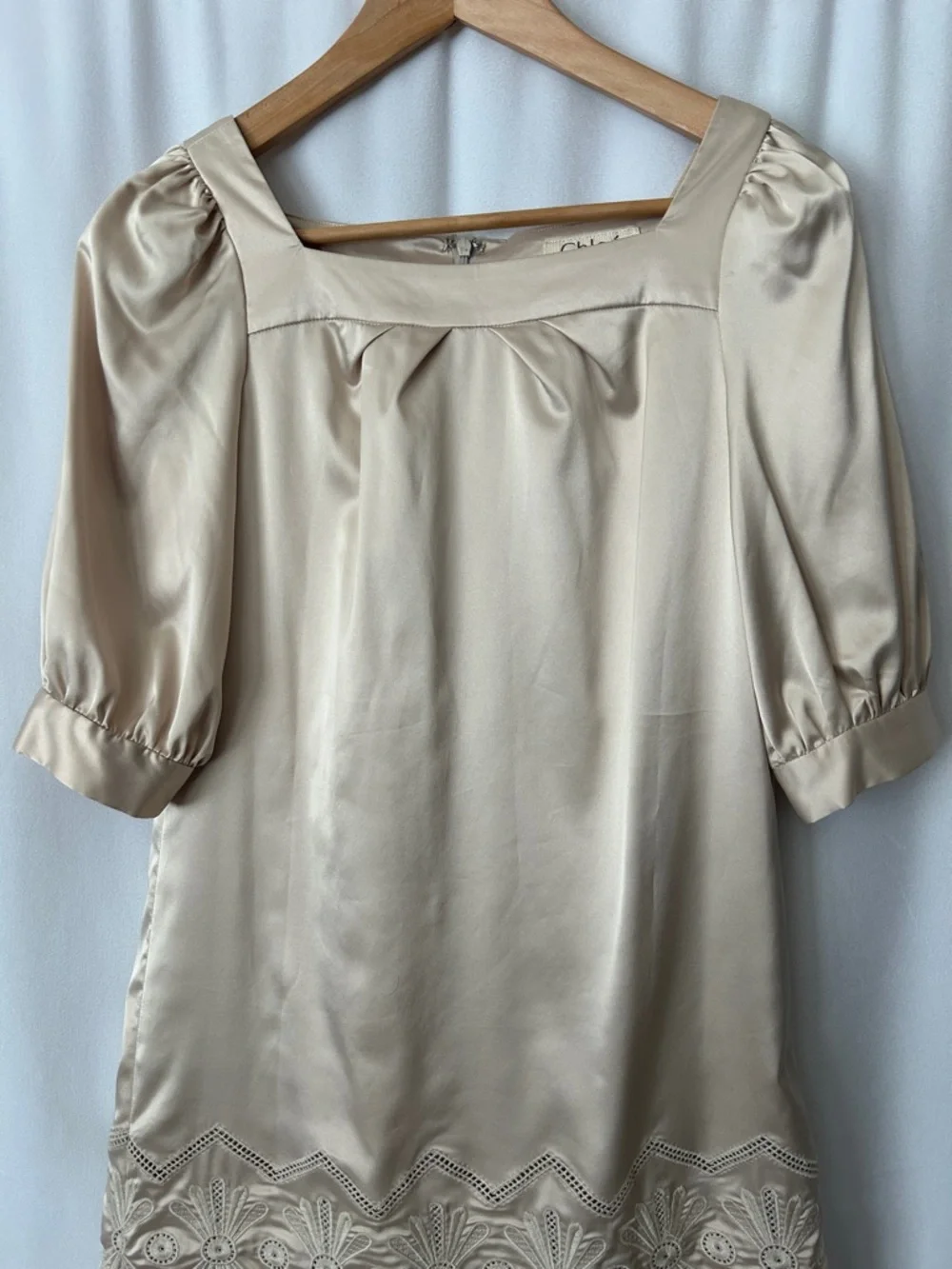 Chloé Luxurious Taupe Silk 3/4 Sleeve Floral Shift Sheath Mini Dress *Size 4* 🌺🌺 - Picture 3 of 9